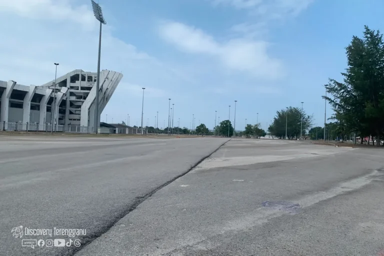 Kawasan parking Stadium Tertutup Gong Badak, Gong Badak