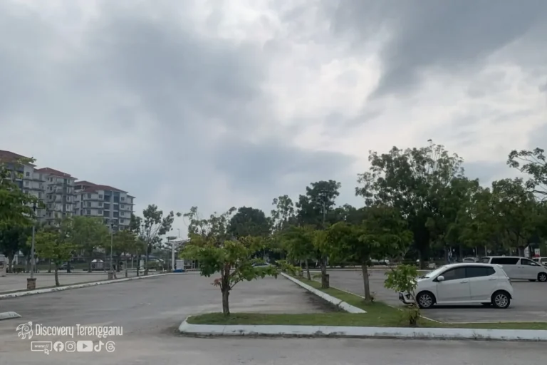 Kawasan parking Tapak Konvokesyen UMT, Gong Badak