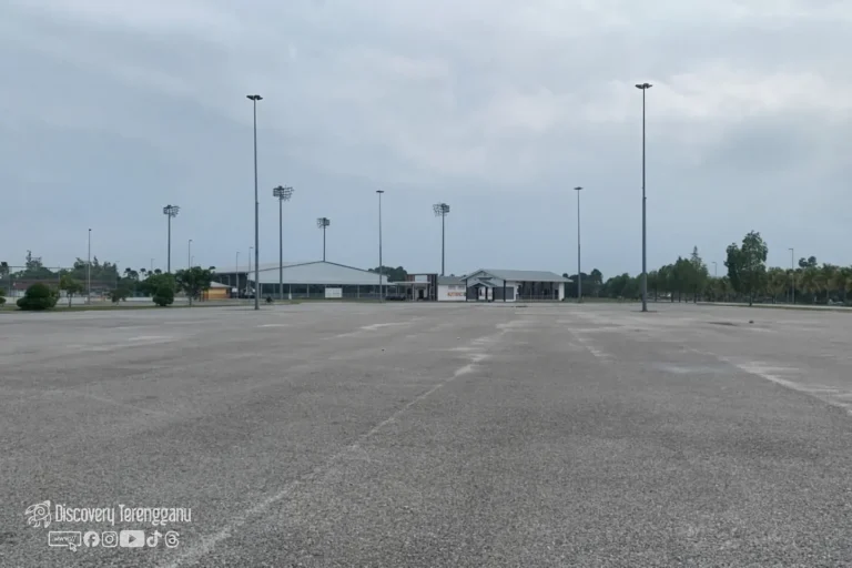 Kawasan parking TM26 Stadium Gong Badak, Kampung Tanjung Angsa