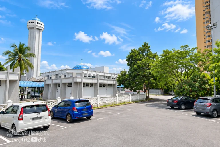 Kawasan parking Masjid Ladang (Belakang), Kampung Ladang