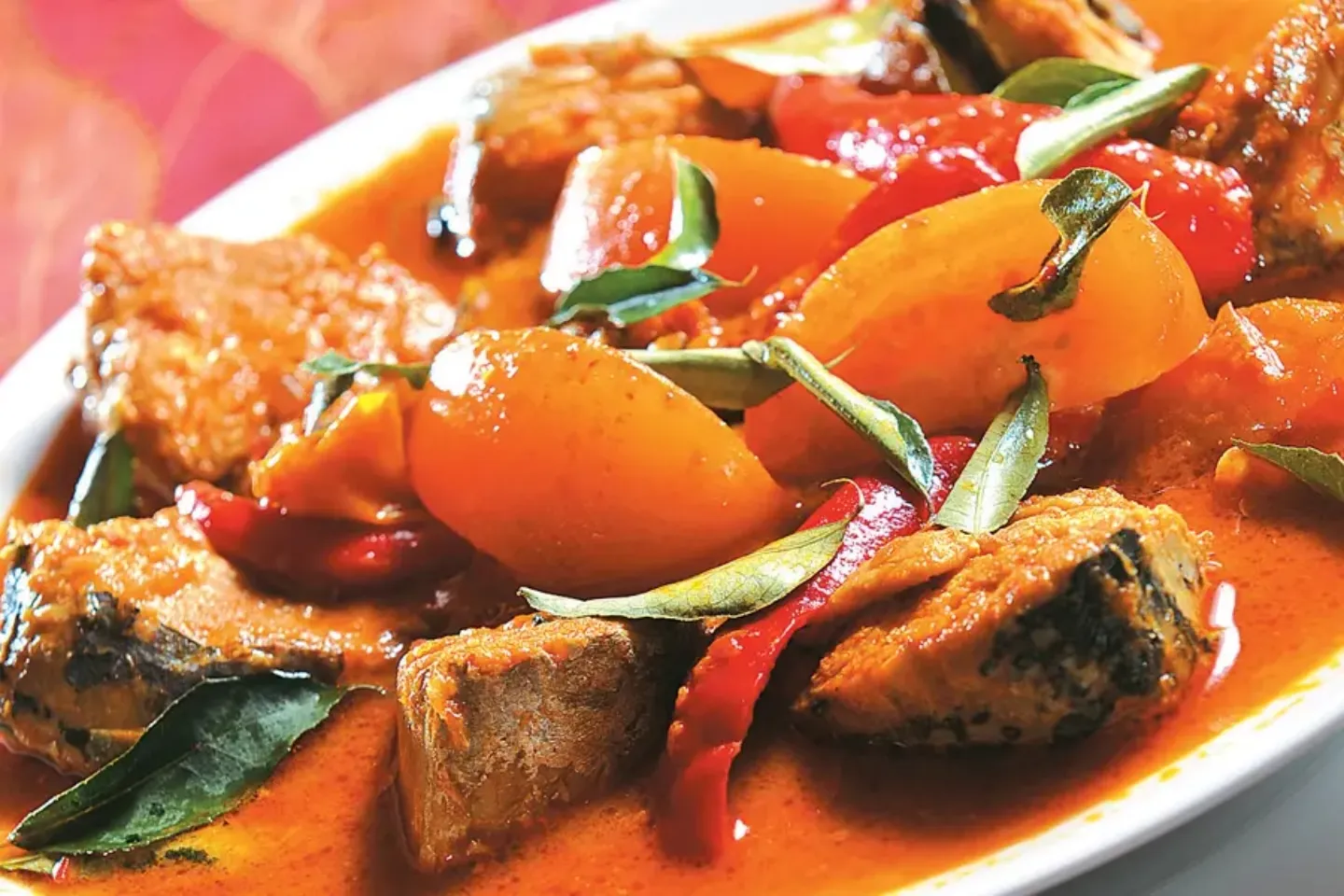 Kari Ikan Tenggiri berkuah rempah dengan bendi dan tomato