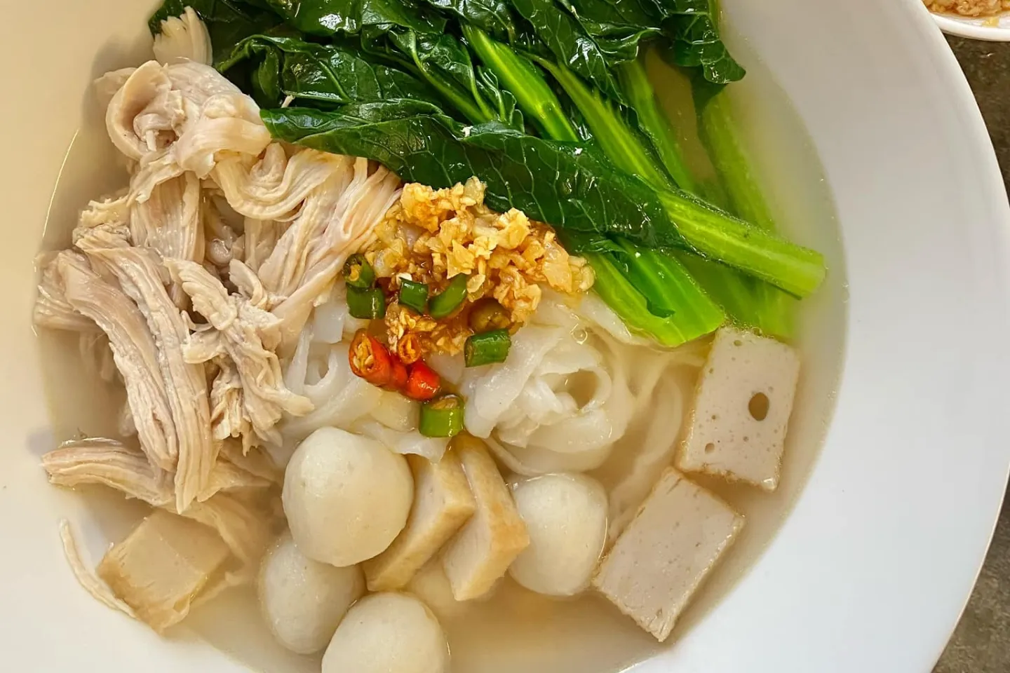 Bahan Kuey Teow Rebus Terengganu dengan fishball fish cake dan sayur