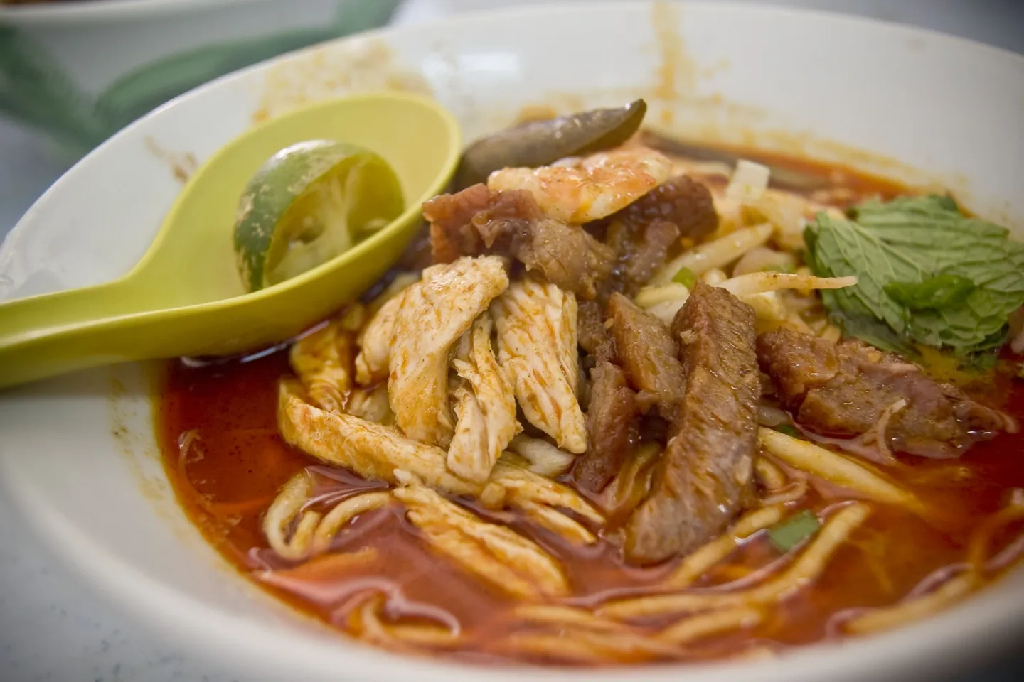 Mee Kari kuah santan bersama taugeh dan tauhu