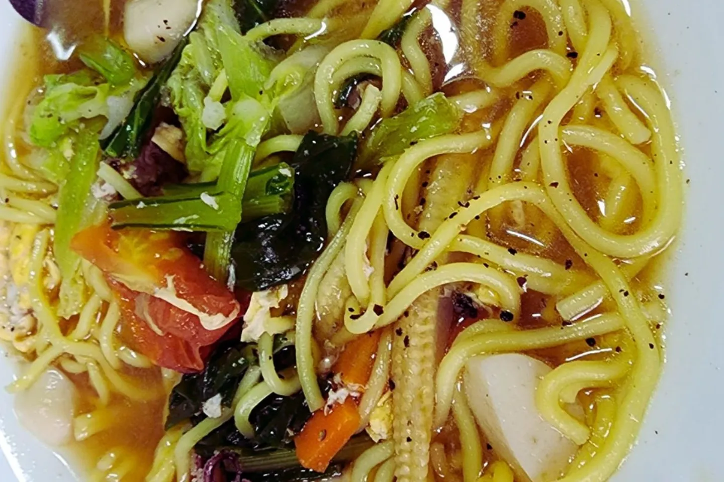 Kuah mee rebus Terengganu dalam periuk