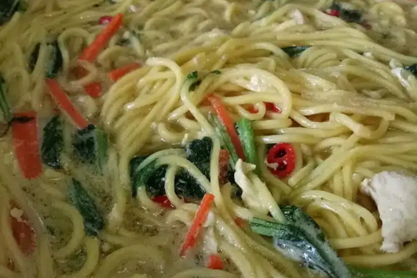 Mee rebus Terengganu siap dihidang dalam mangkuk