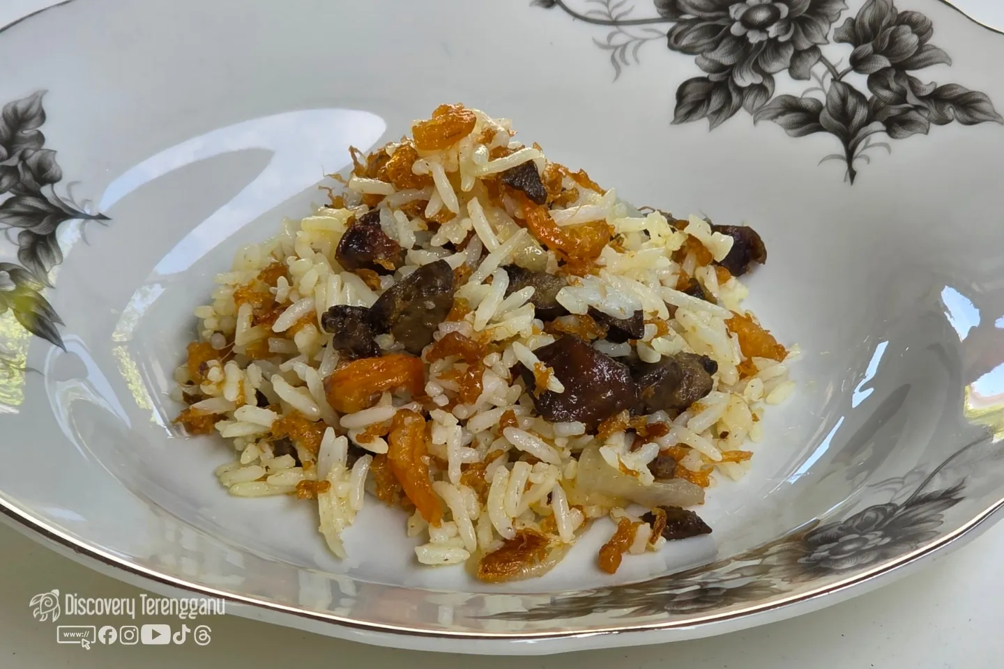 Sepinggan Nasi Telur Terengganu siap dihidang