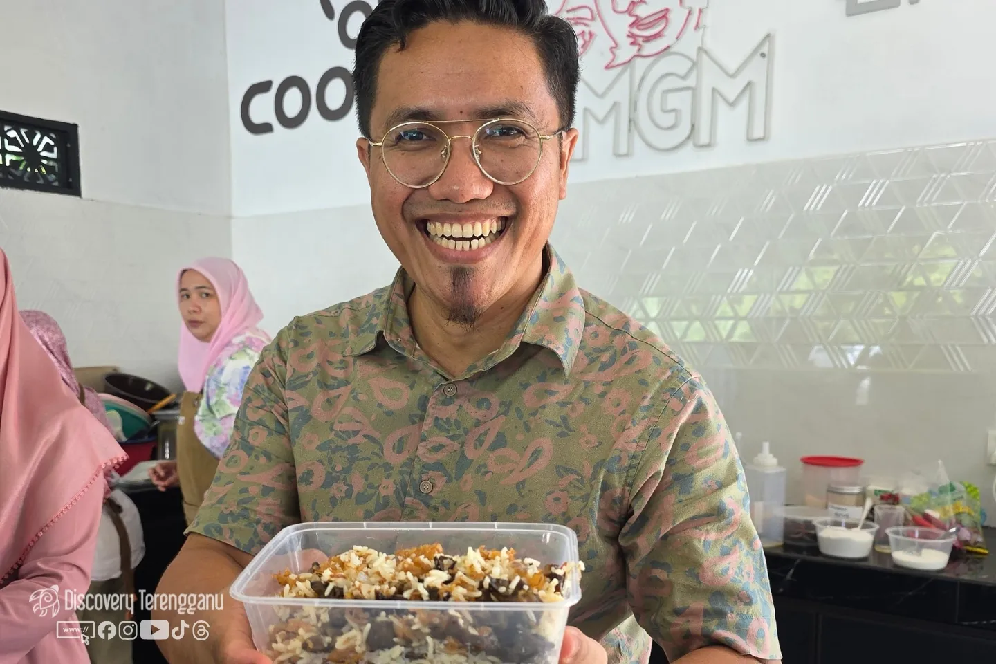 Sepinggan Nasi Telur Terengganu bersama lauk