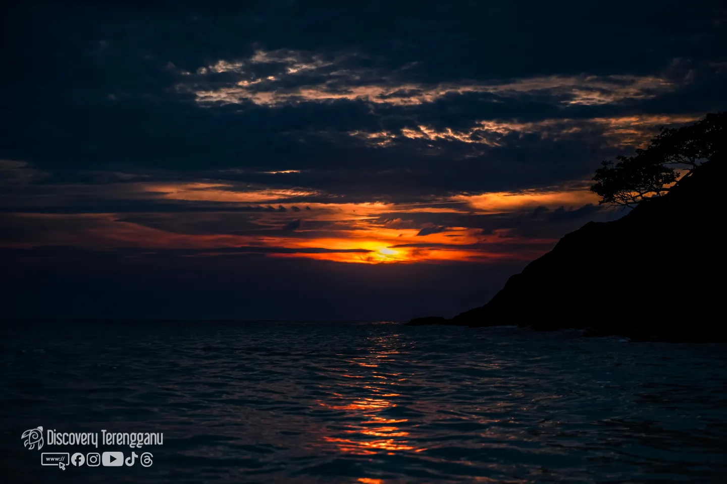 Bot laju menuju Pulau Bidong dari Jeti Merang