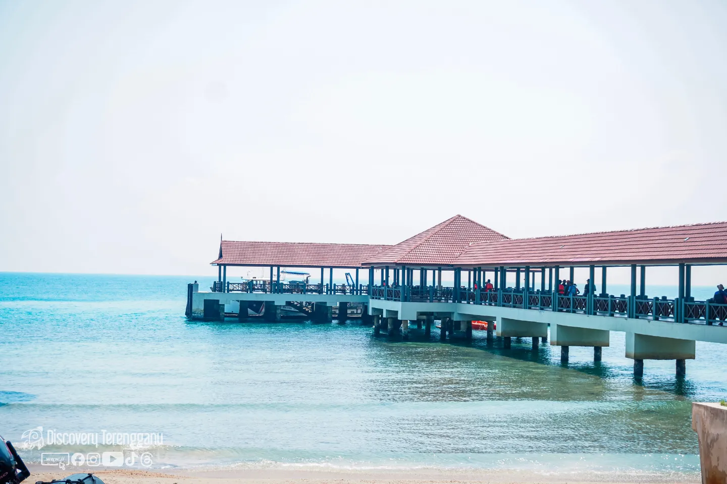 Air laut sebening kaca di Pulau Bidong