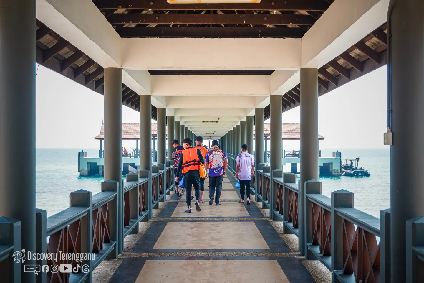Ufuk laut dan pulau kecil berhampiran Pulau Bidong
