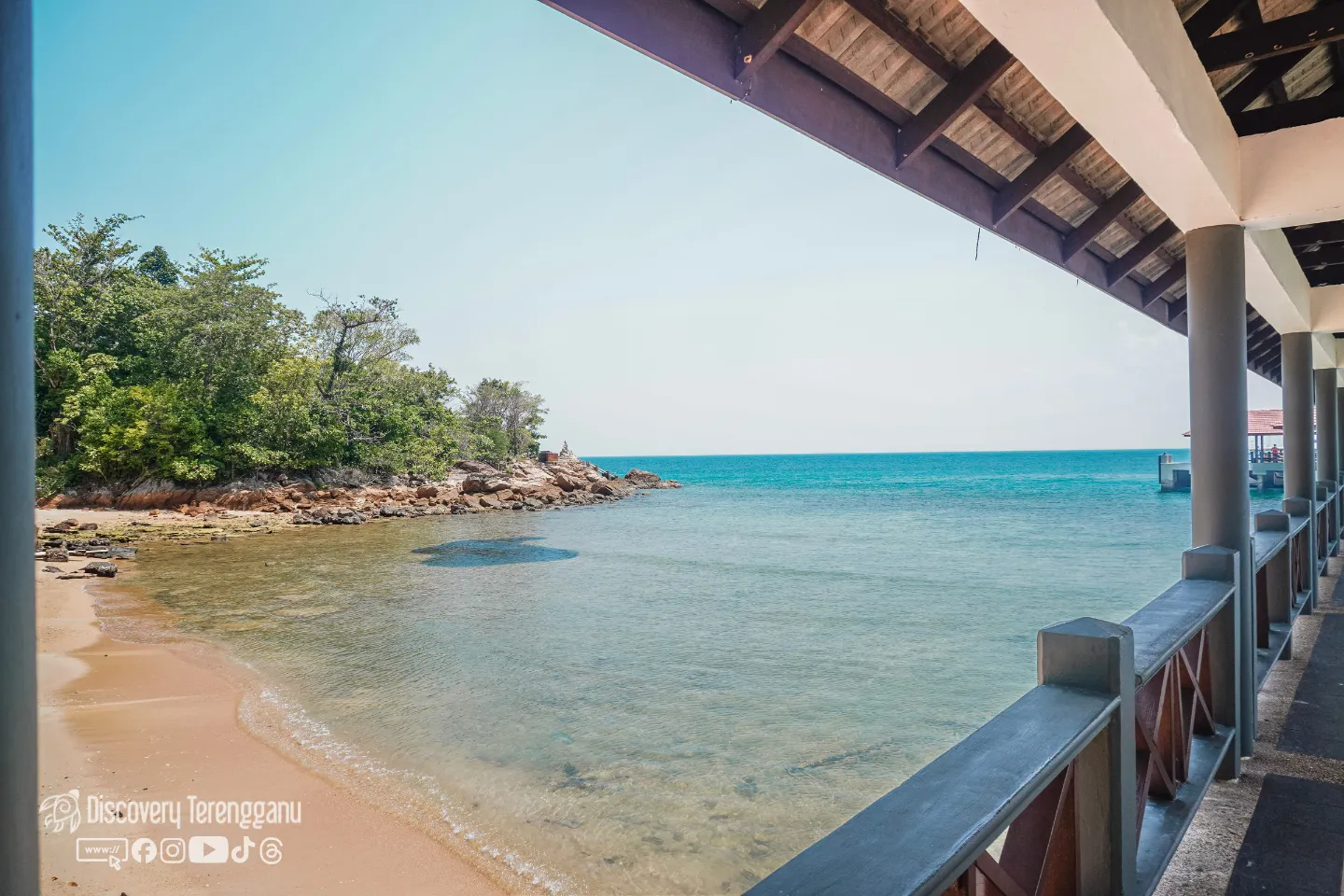 Pemandangan udara Pulau Bidong Terengganu dari atas
