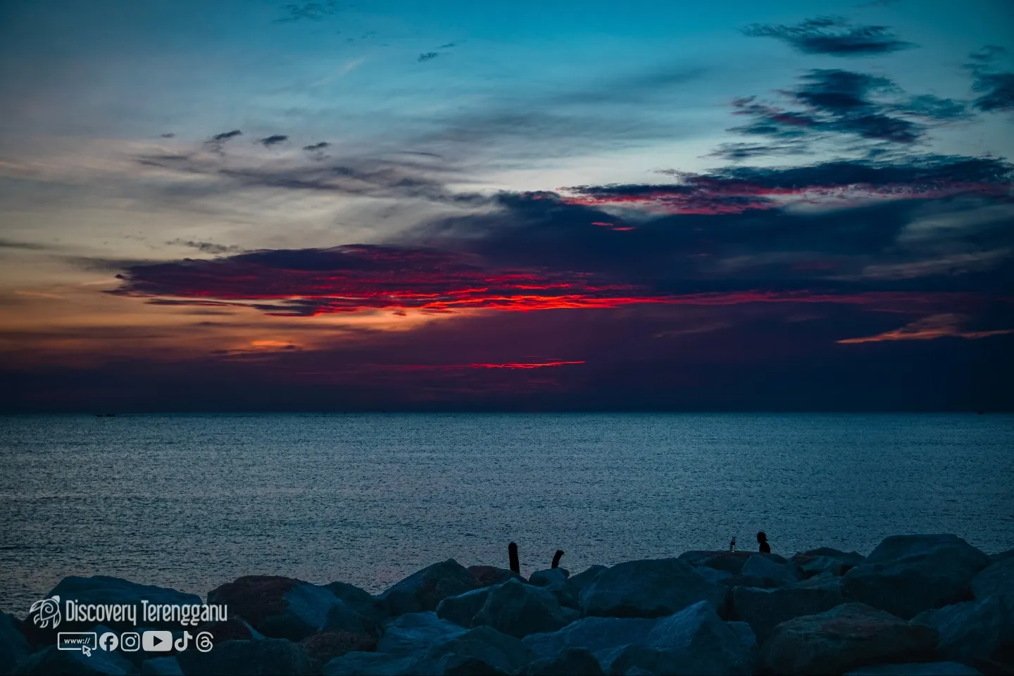 Suasana senja di pesisir pantai Terengganu