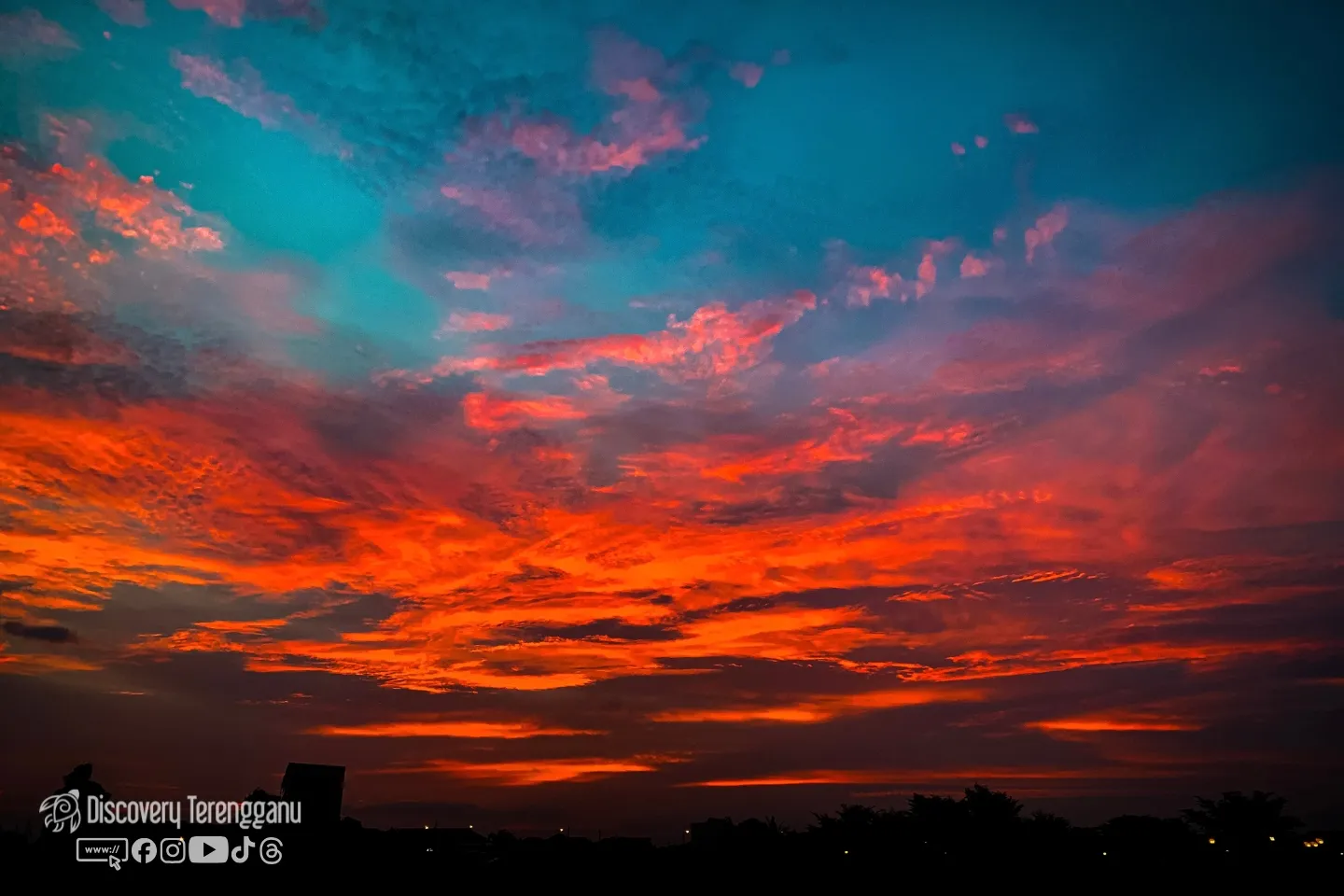 Langit senja dan matahari terbenam di Terengganu